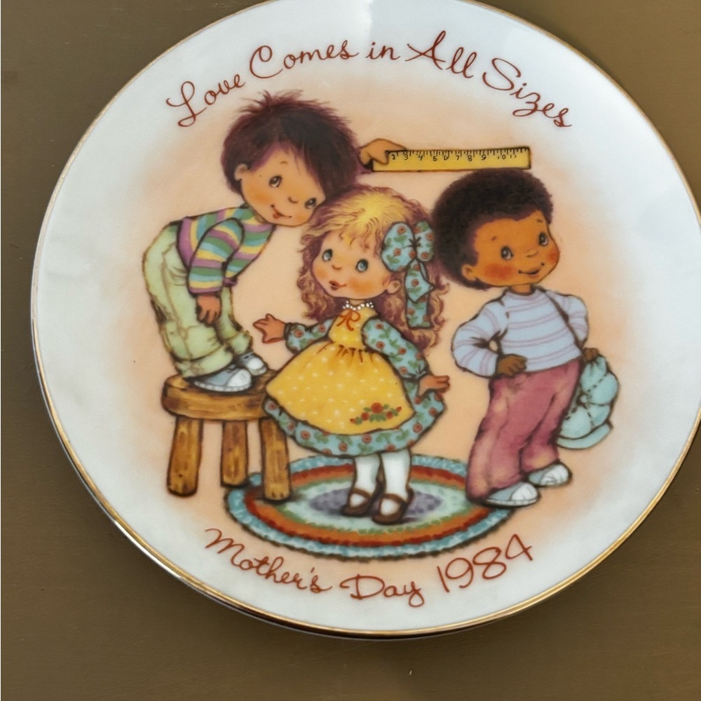 Avon Love Comes in All Sizes Decorative Plate - Yellow, Blue, Pink, Brown